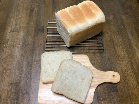 自家製酵母　酵母パン　ごま食パン　U字成形